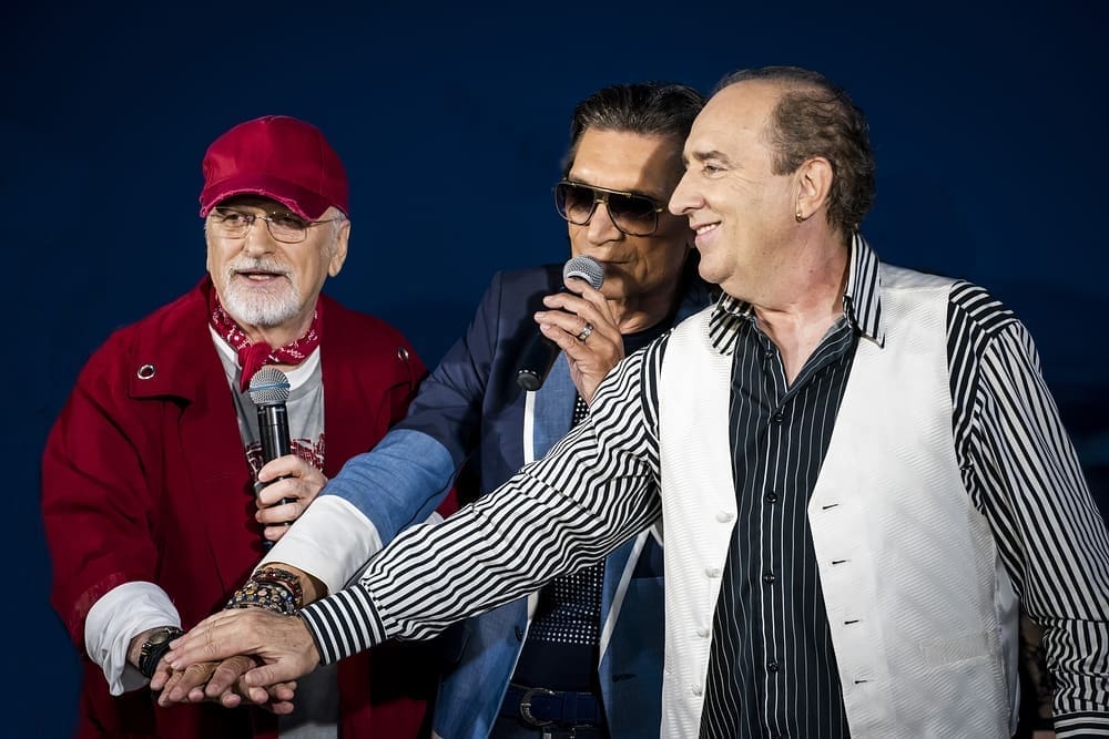 NI EPIDEMIJA IM NIŠTA NE MOŽE Stavros, Grdović i Pejaković novim albumom i koncertima neumorno vladaju estradom