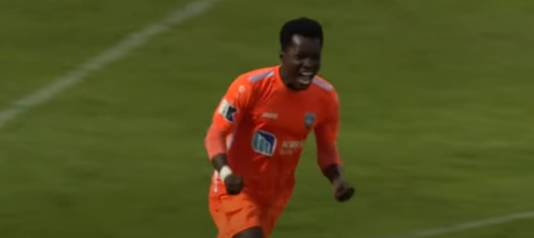 EUFORIJA U ŠIBENIKU Prince nakon gola po mobitel za selfie, gledatelji pali na testu! Maske su nosili samo policajci...