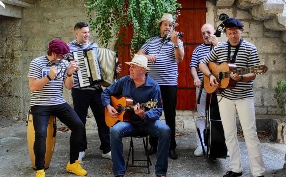 "KALAMA SU ODJEKIVALI LIPI ZVUCI" Boris Oštrić u Okrugu Gornjem snimao spot za svoju novu pjesmu