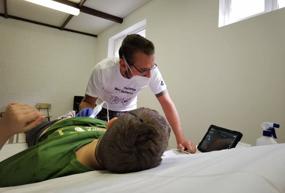 Radiolog dr. Natko Beck članovima Udruge „Brački pupoljci“ donirao besplatne preglede ultrazvukom