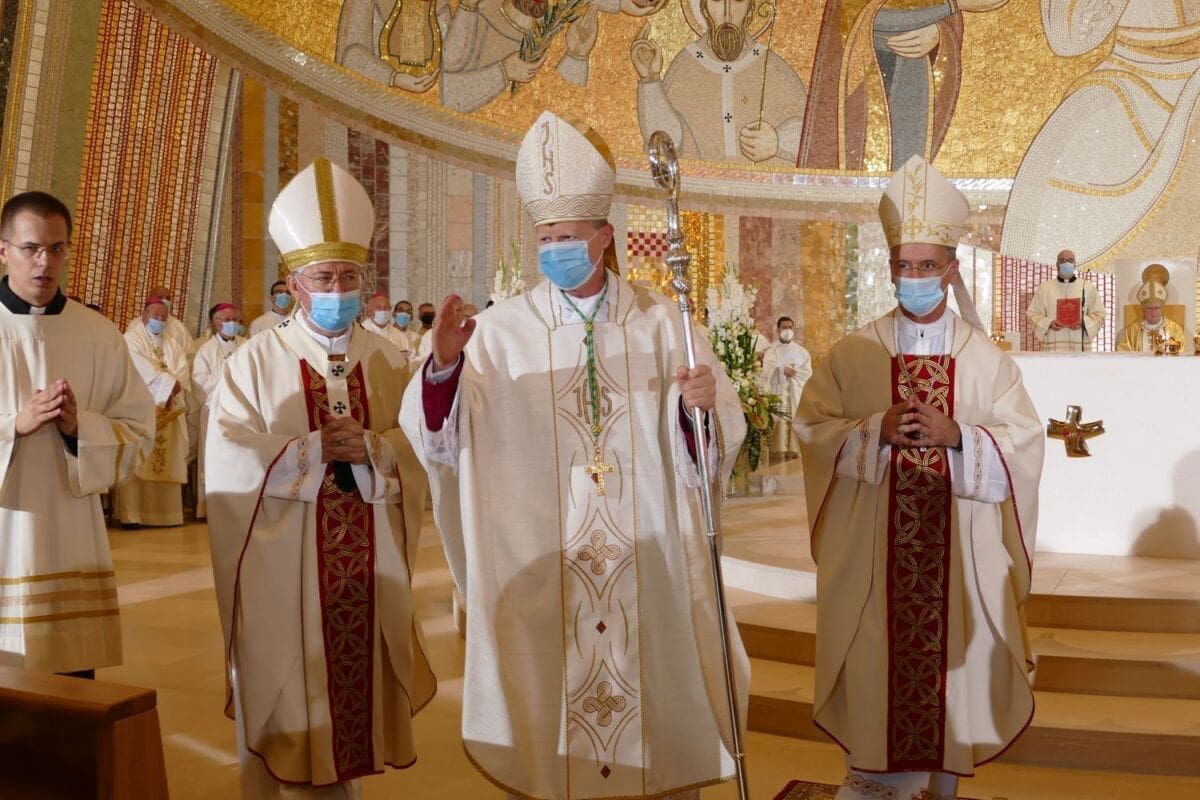 Kardinal Parolin zaredio za nadbiskupa mons. Antu Jozića