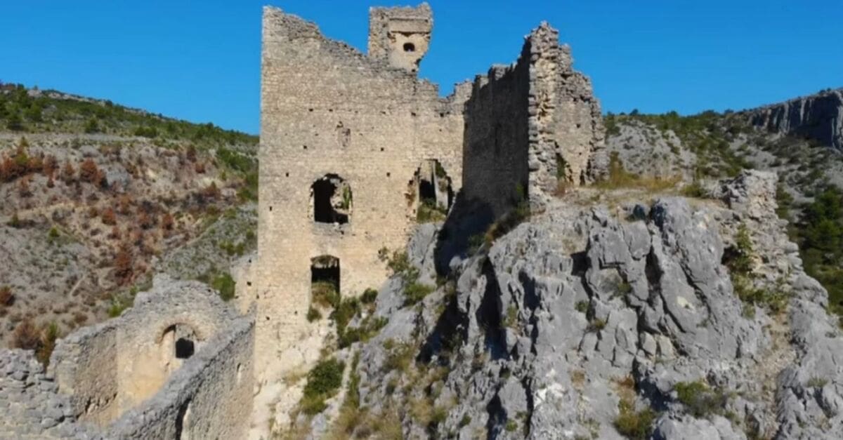 VIDEO Splitski pustolov donosi priču o utvrdi Ključica; Pronašao ljudske kosti i topovsku kuglu