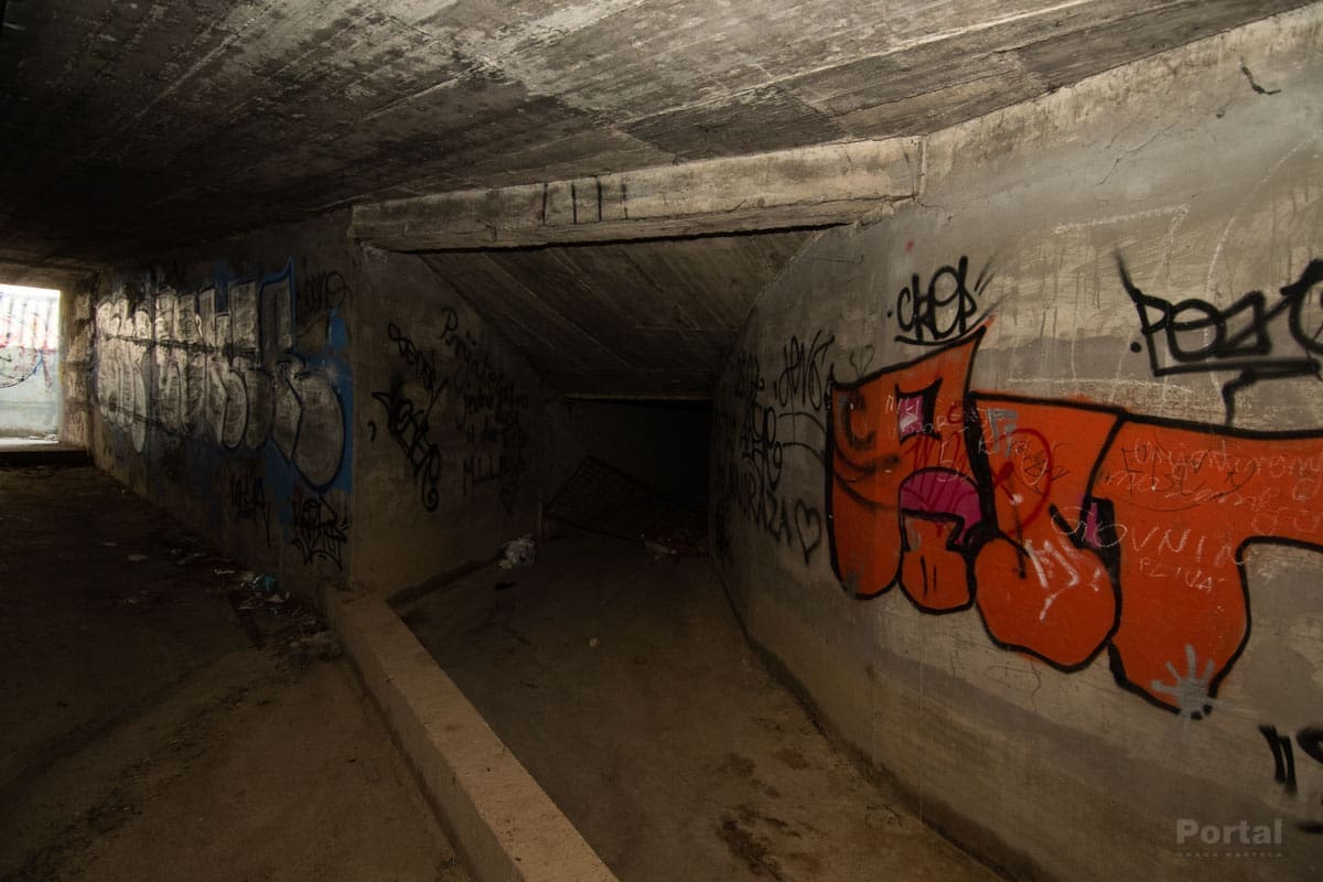 IZGLEDAJU JEZIVO: Pothodnici u Sućurcu su improvizirani prolazi, nisu namijenjeni pješacima