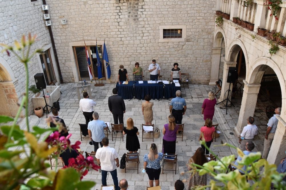 KAŠTELA SU SIGURAN GRAD "Građani se u sigurnost mogu uvjeriti i slobodno šetati svaki dan, bilo da je podne ili ponoć"