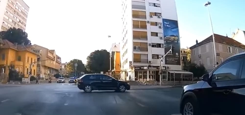 SAMO SE PUKOM SREĆOM NIJE DOGODILA PROMETNA NESREĆA: Nevjerojatna situacija kod "Kroma"