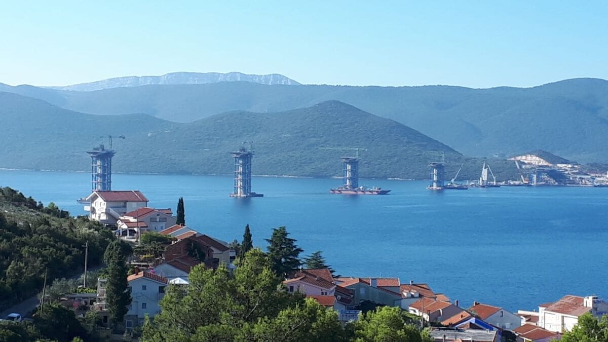 Počelo spajanje konstrukcije Pelješkog mosta: Stiglo 150 zavarivača iz Kine