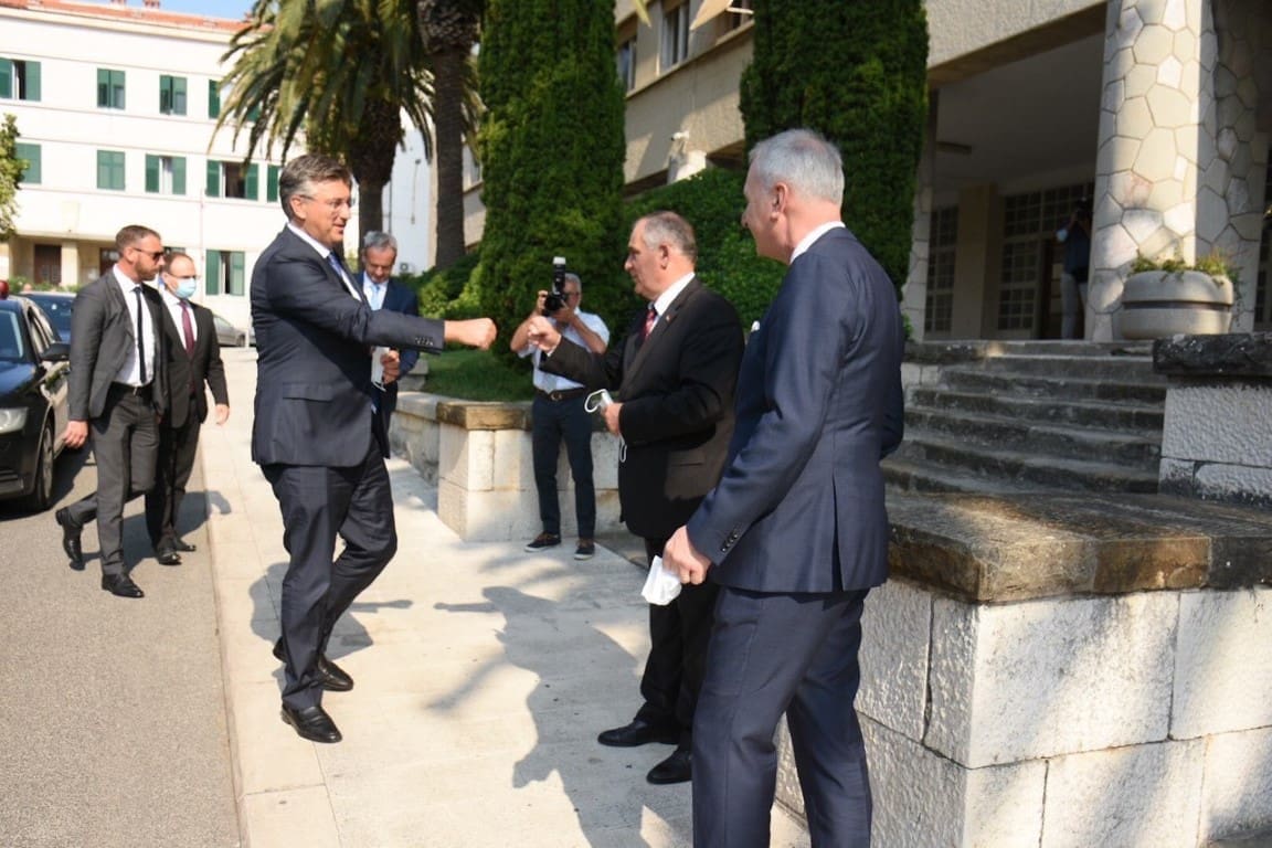 Radnici Dalmacijavina dočekali Plenkovića pred Banovinom: "Za radnike nikog nije briga, država će se namiriti iz stečajne mase"