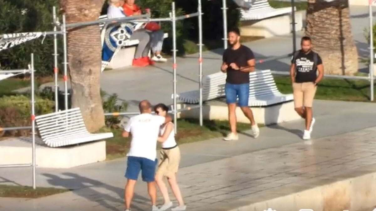 Poslije kiše dolazi sunce: Jedan par sve oduševio ovim potezom na splitskoj Rivi