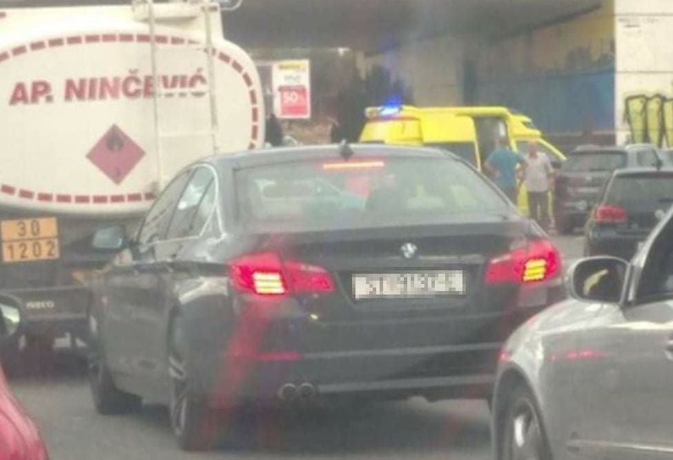SUDAR NA IZLAZU IZ GRADA U nesreći sudjelovala dva osobna vozila, na terenu i vozilo Hitne