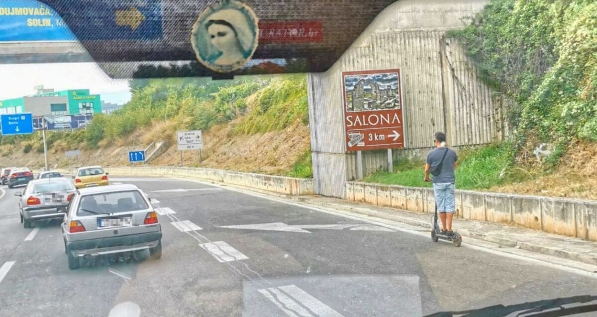 Od ponedjeljka vrijede nova pravila za vozače električnih romobila; vožnja bez kacige - 300 kuna