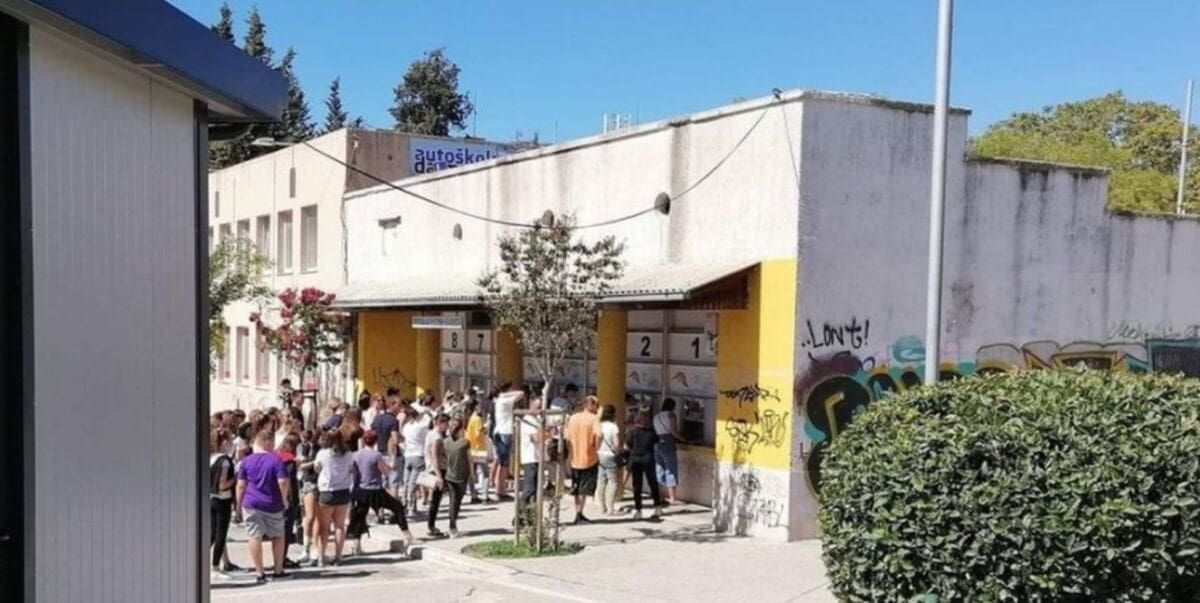 NEKE STVARI SE NE MIJENJAJU Pogledajte samo te redove za pokaz na Solinskoj