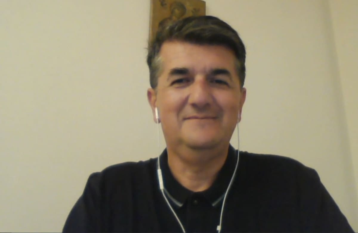 Svećenik postao hit među mladima, ima Instagram i TikTok: "Mlade ljude ne možete nikako prevariti"