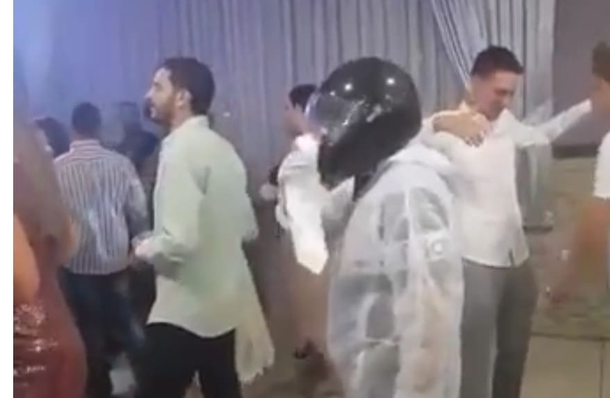 Sudionik svadbe otklonio svaku mogućnost zaraze koronavirusom, video postao viralan