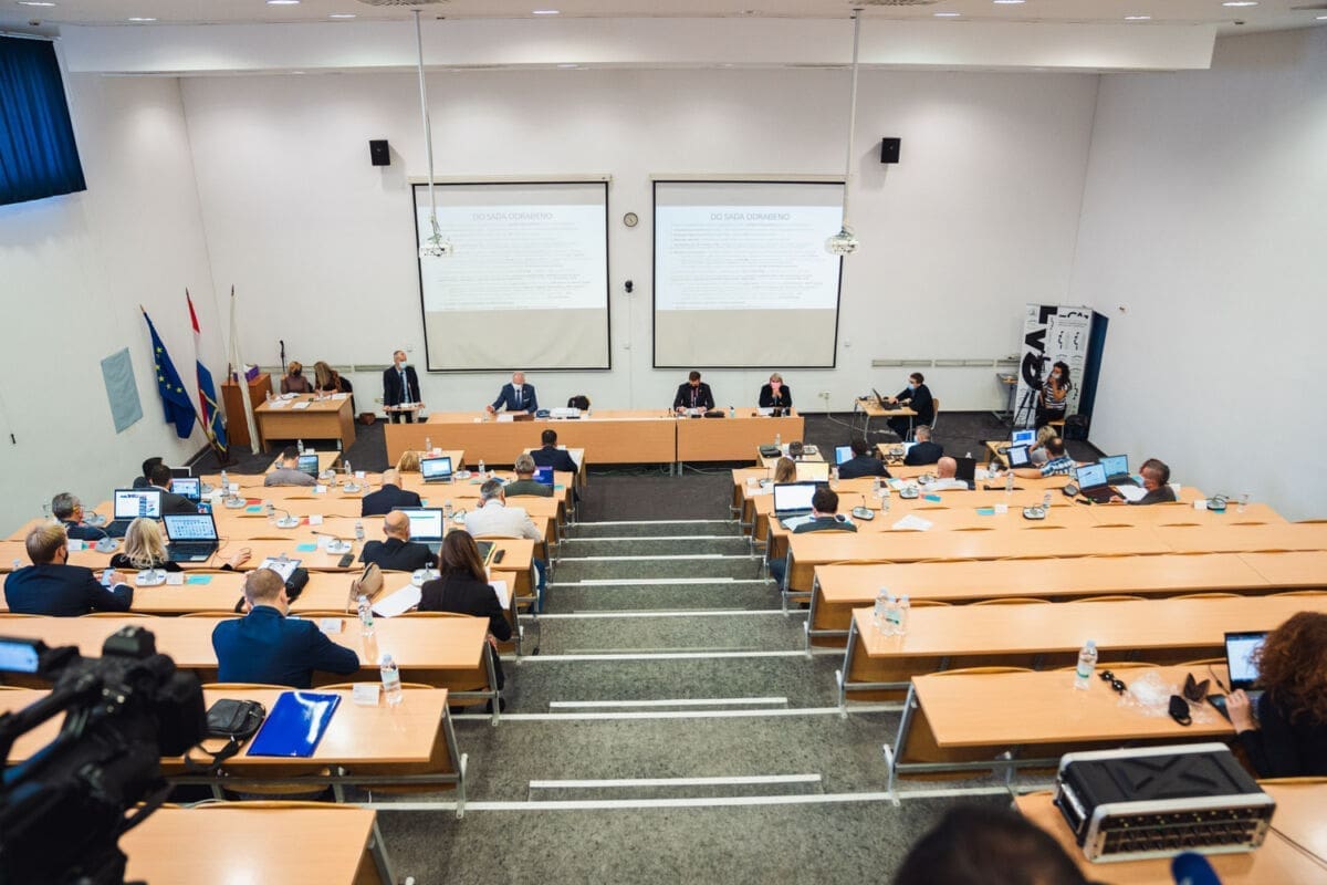 UŽIVO Sjednica Gradskog vijeća Grada Splita: Podulje izvješće direktora splitskog Prometa