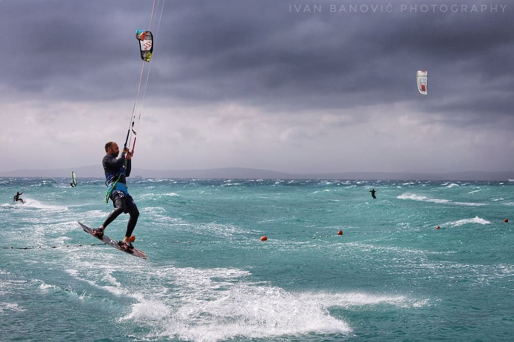 KAKVI PRIZORI: Olujno jugo i opasno vrijeme nije spriječilo ljubitelje ekstremnih sportova