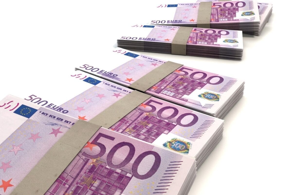 Euro vrijedi manje od dolara, prvi put u 20 godina