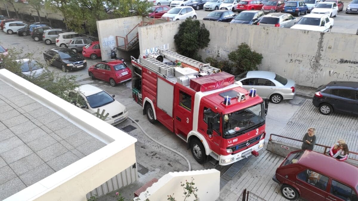 VATROGASCI NA PUJANKAMA Opušak cigarete izazvao požar u podrumu