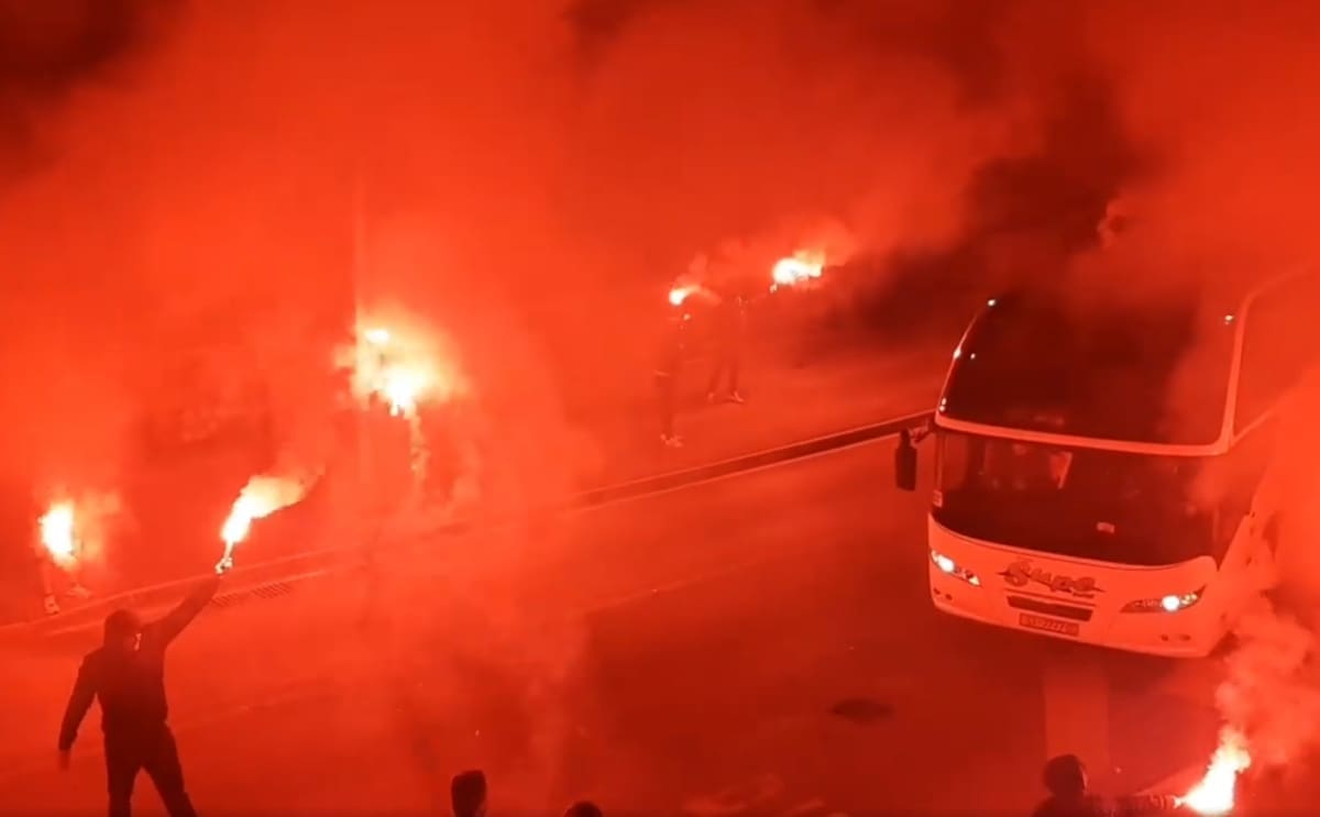 Euforija: Navijači igrače Šibenika dočekali uz veliku bakljadu i pjesme