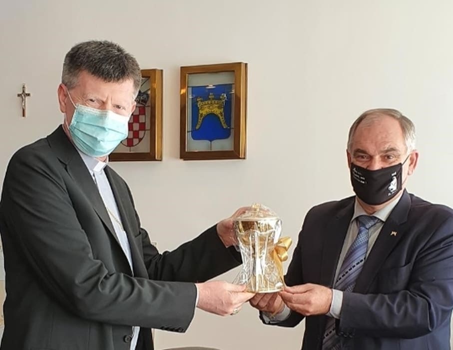 Nadbiskup Ante Jozić prije odlaska u Bjelorusiji posjetio župana Blaženka Bobana