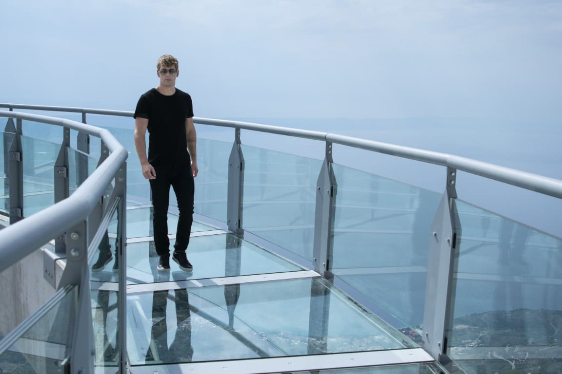 Brkljača snimio spot na biokovskom Skywalku i ispunio želju Kristini iz SOS Dječjeg sela Lekenik