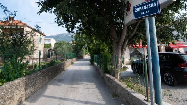 KAŠTELA: Neadekvatne uske ulice stvaraju glavobolje stanarima, pješacima i vozačima