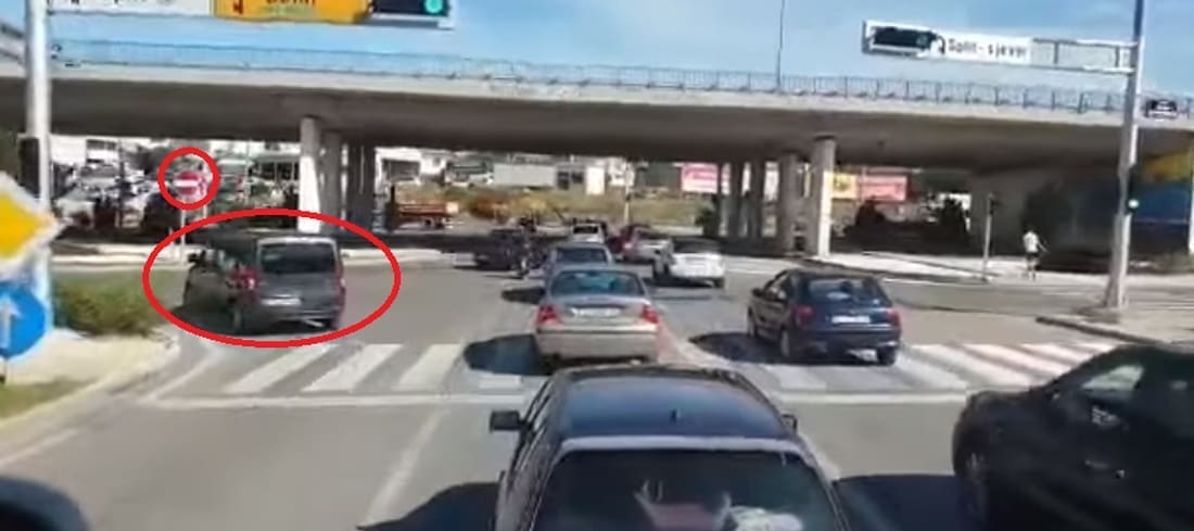 GLUPOSTIMA NEMA KRAJA: Pogledajte što ovaj vozač 'izvodi' na cesti