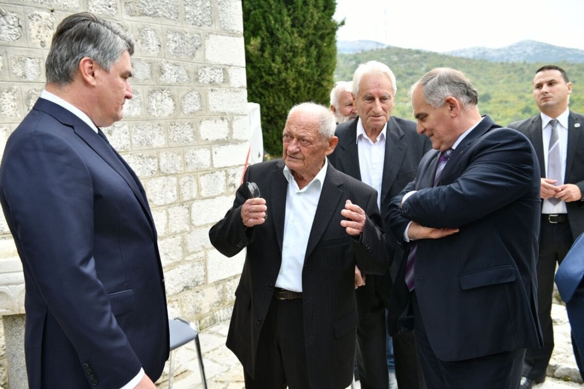 OBILJEŽENA 78. OBLJETNICA POKOLJA U GATIMA KOD OMIŠA: „Nikad nemojte zaboraviti te strahote, širite mir i toleranciju“