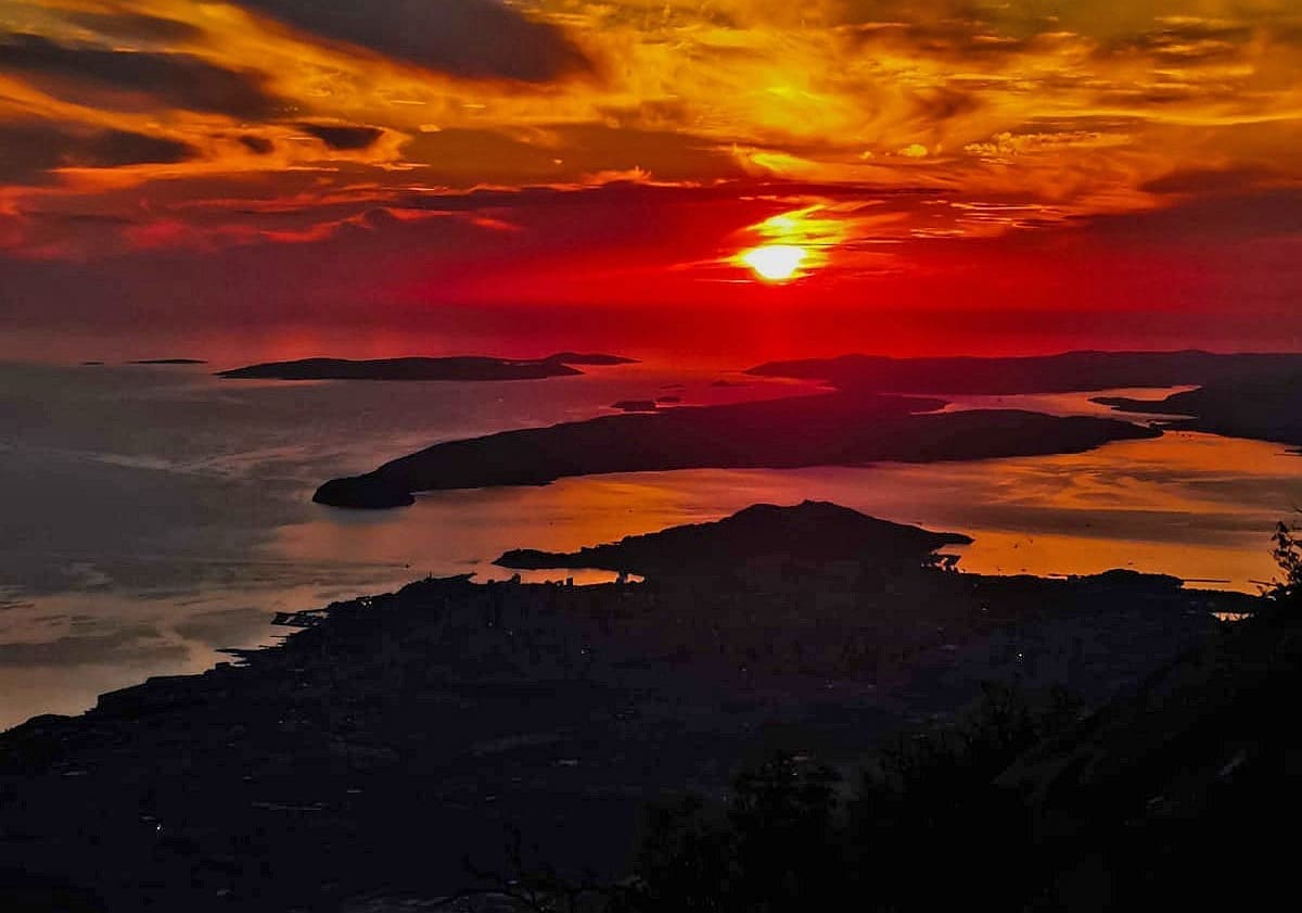 Mnogi su iskoristili prvi dio vikenda za planinarenje: Predivni prizori Splita i okolice s Mosora