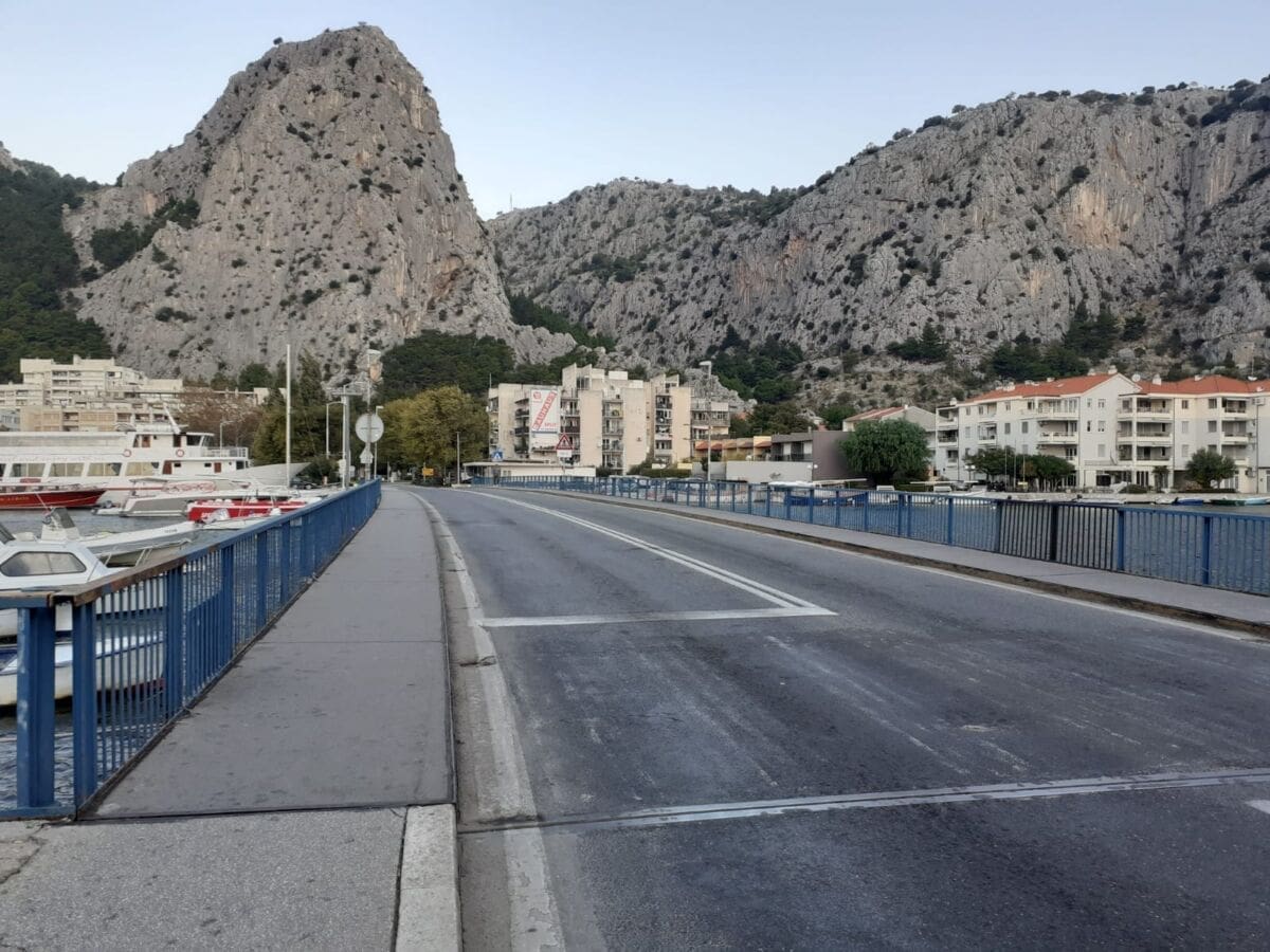 ZATVARA SE PROMETNICA U OMIŠU Radovi su u tijeku, evo koji su obilazni pravci