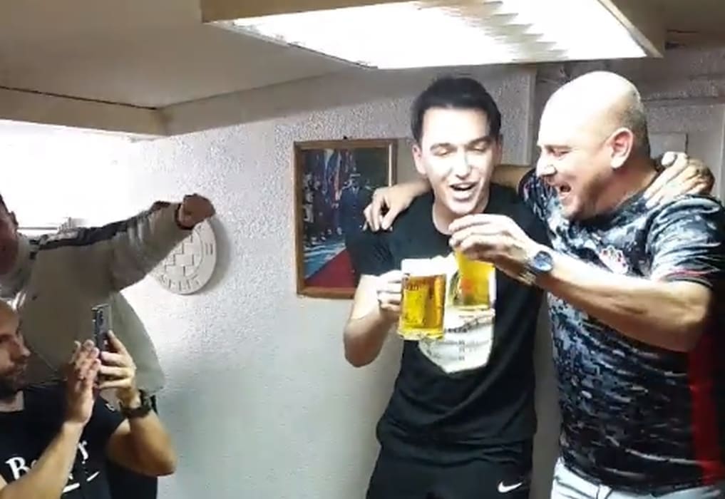 Obilinović napravio nezapamćenu feštu u Vukovaru. Ovako izgleda kada ga "odnese" pjesma