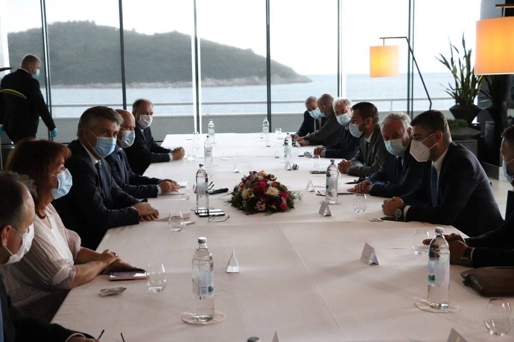 Plenković se sastao sa županom i gradonačelnicima iz Dubrovačko-neretvanske županije: "Imamo golem pad prihoda"