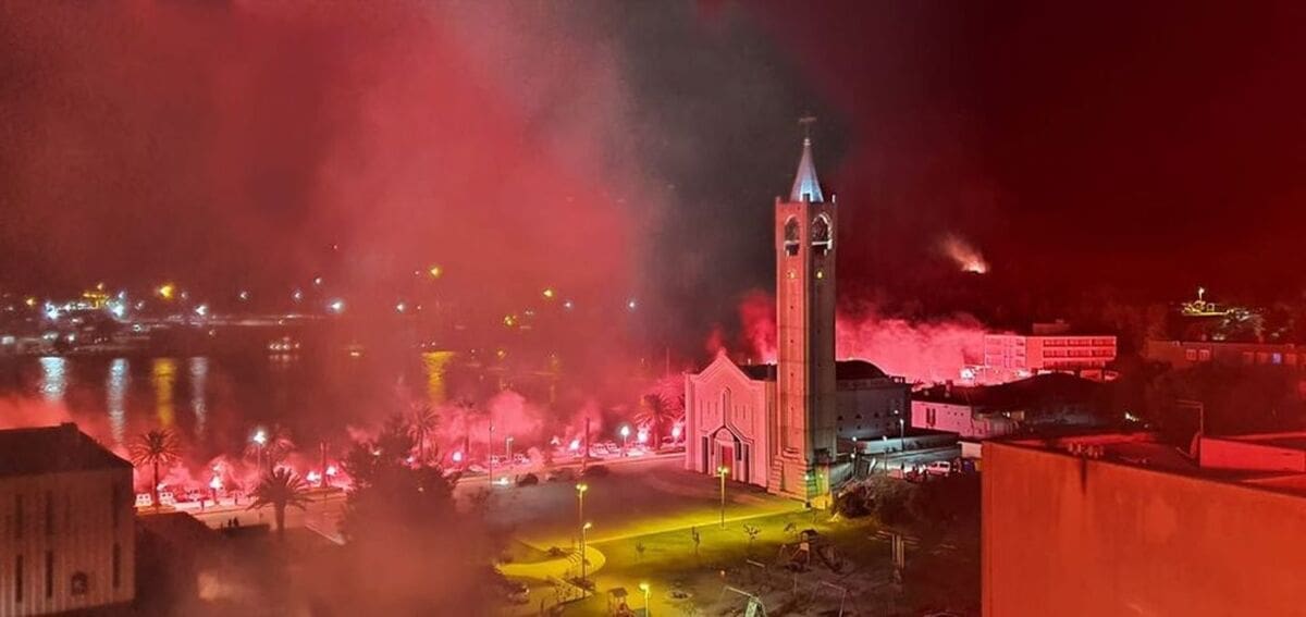 ČUDESNI PRIZORI 70 baklji za 70. rođendan Torcide Ploče