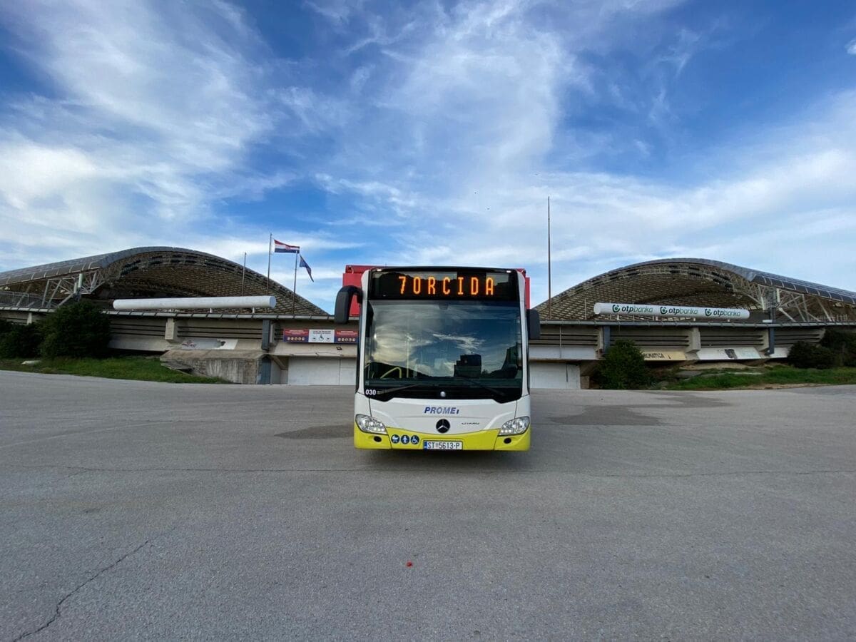 "70RCIDA" Promet Split na svojevrstan način Torcidi čestitao rođendan