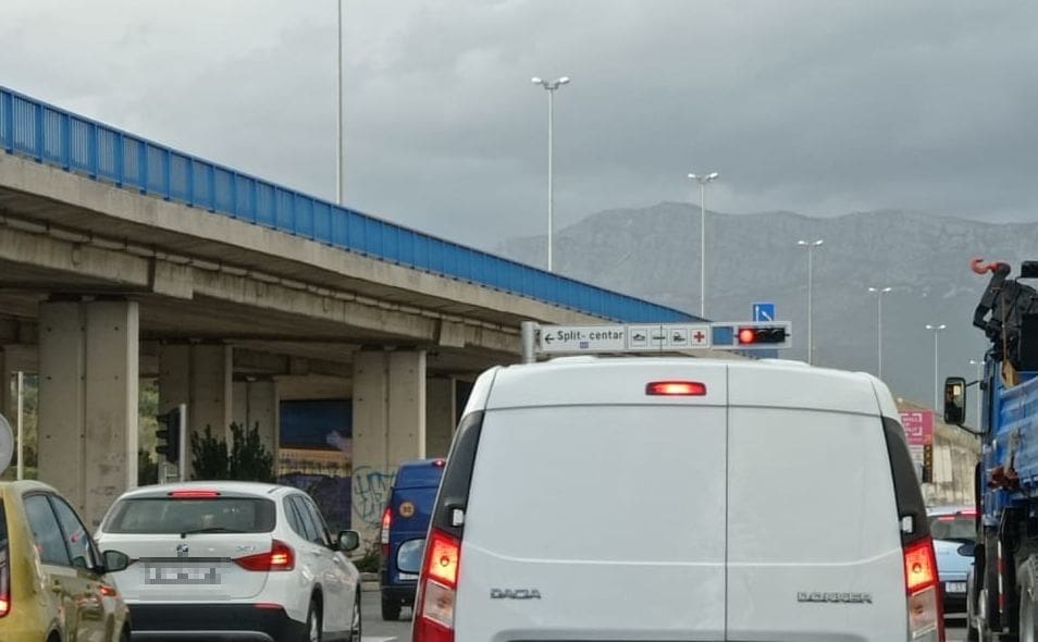 OPREZ U PROMETU Na ulazu u Split pokvareni semafori: Vozači živčani jer nema regulacije prometa