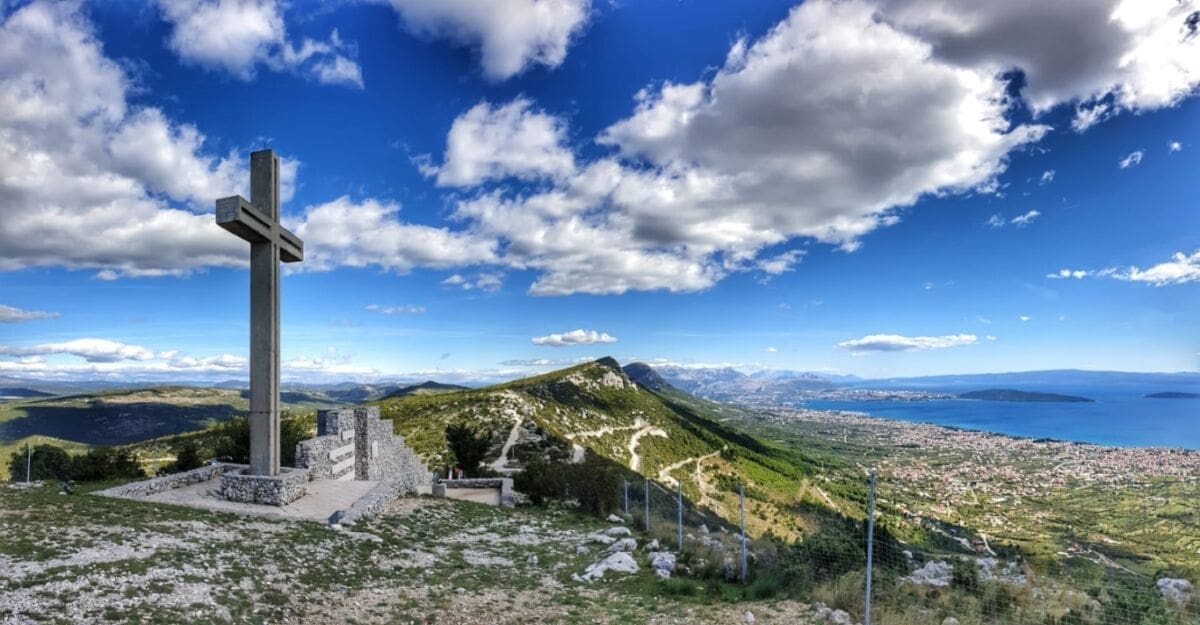 Pogledajte prekrasne fotografije s Malačke gdje se nalazi spomen obilježje poginulim hrvatskim braniteljima