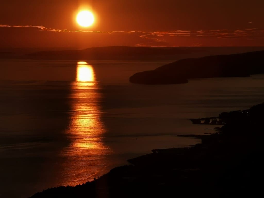 Pogledajte prekrasan jesenski zalazak sunca snimljen s Peruna i iz Stobreča