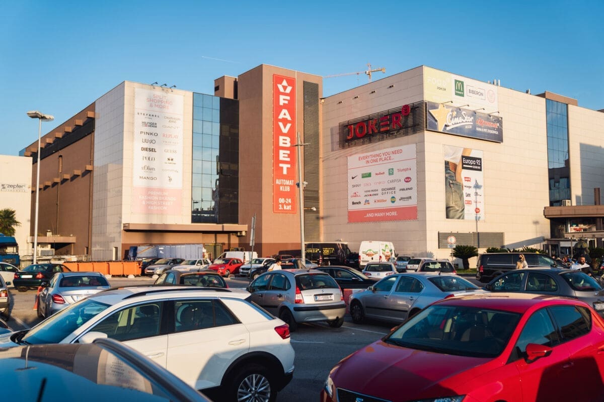 11-27-crnipetak-joker-mall-1