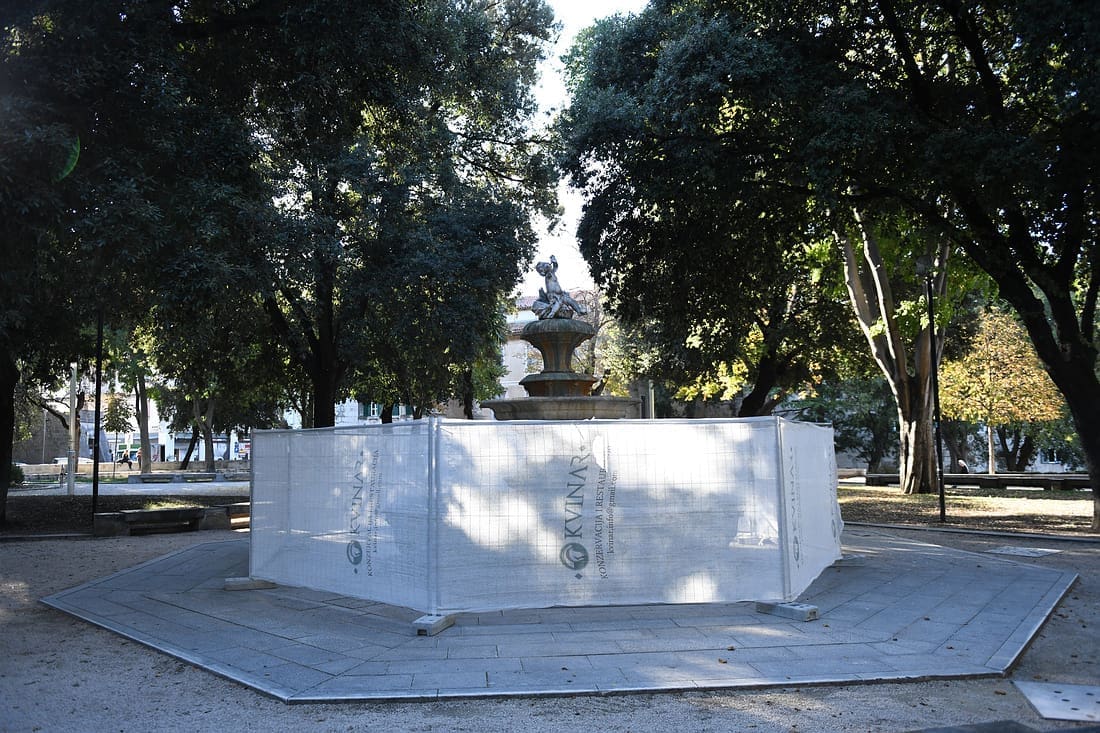 ZUB VREMENA OSTAVIO JE TRAGA: Obnavlja se fontana u splitskom "Đardinu"