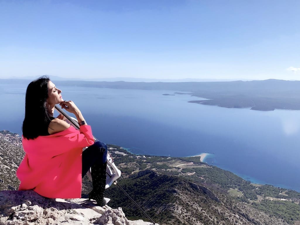 BOLSKA RAPSODIJA Uživajte u izvedbama klasičnih skladbi Ane Rucner na bajkovitim lokacijama