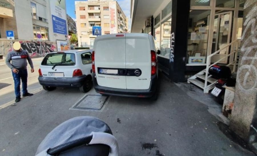 GDJE ĆE PROĆI KOLICA? Pogledajte ovaj primjer vozačke nekulture u Splitu!