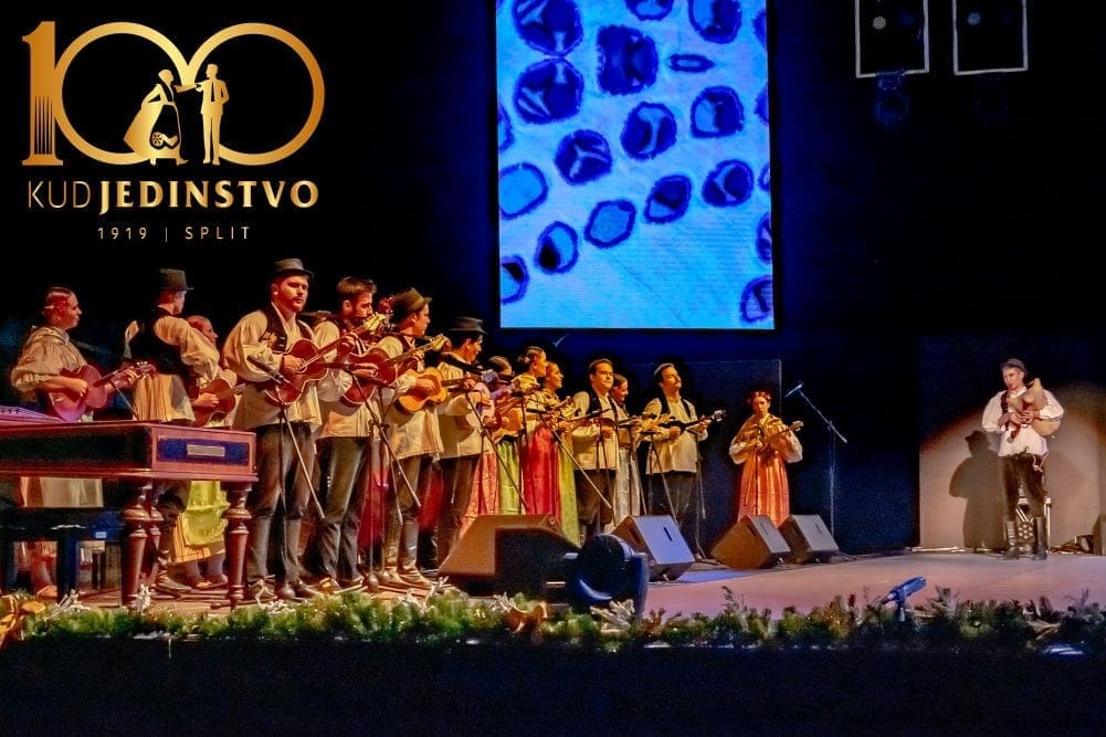 NAGRADE 27. SUSRETA HRVATSKIH TAMBURAŠKIH ORKESTARA I SASTAVA Tamburaškom orkestru KUD-a Jedinstvo srebrna plaketa