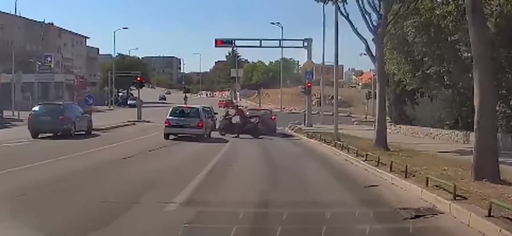 NEVIĐENI MANEVAR: Pogledajte što ovaj radi na splitskim prometnicama