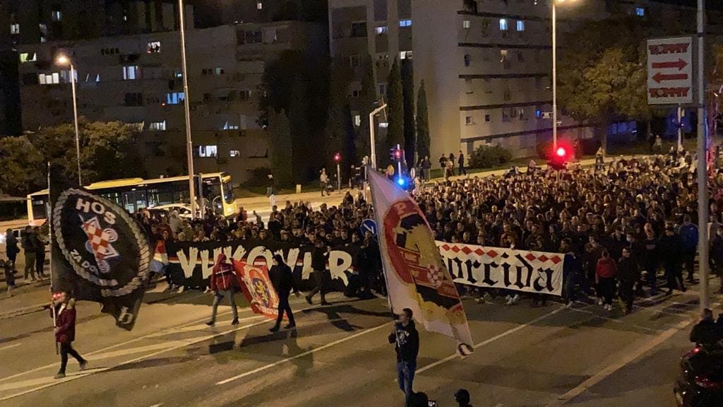 OVO MORATE VIDJETI Trenutak kada Torcida skandira "Vukovar, Vukovar" je obilježio večerašnji mimohod