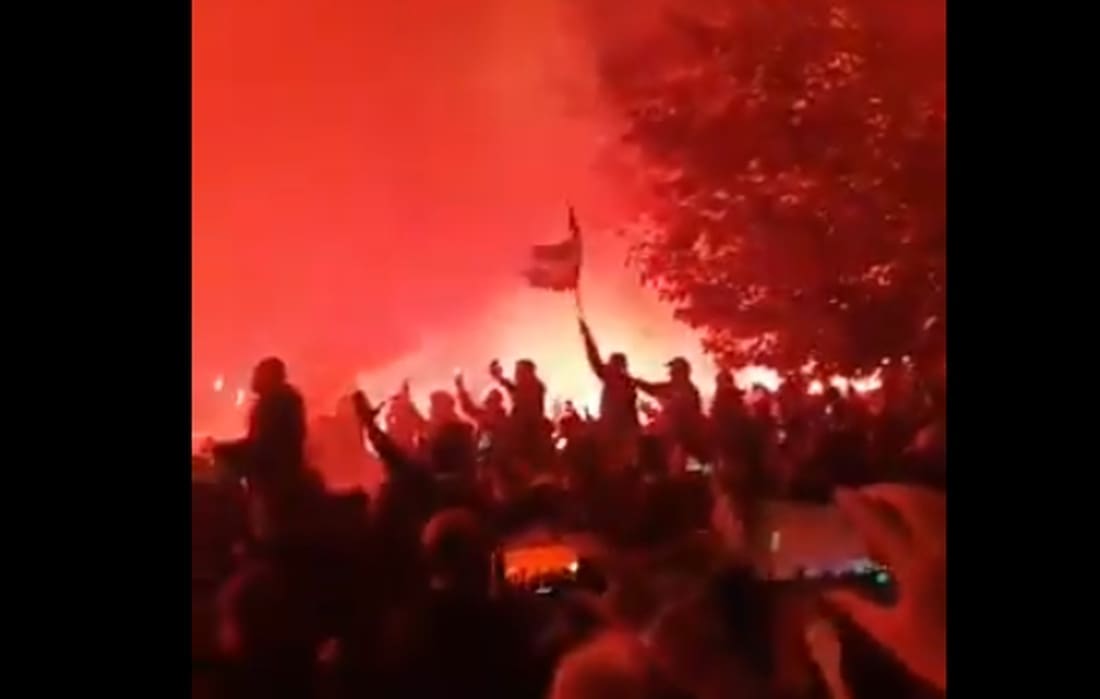 SPEKTAKL U NAPULJU: Pogledajte kako su se navijači Napolija oprostili od legendarnog Maradone