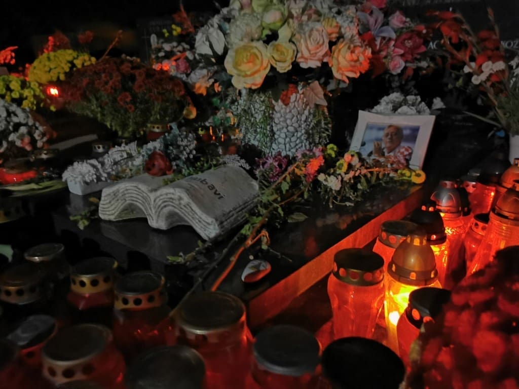 EMOTIVNO U VELA LUCI Svijeće i molitva za Olivera, pjesmom ga je pozdravila i klapa