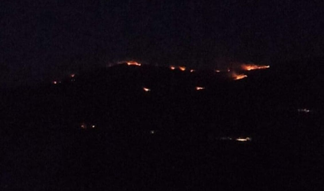 Od poslijepodneva gori u Lećevici, požar još nije ugašen