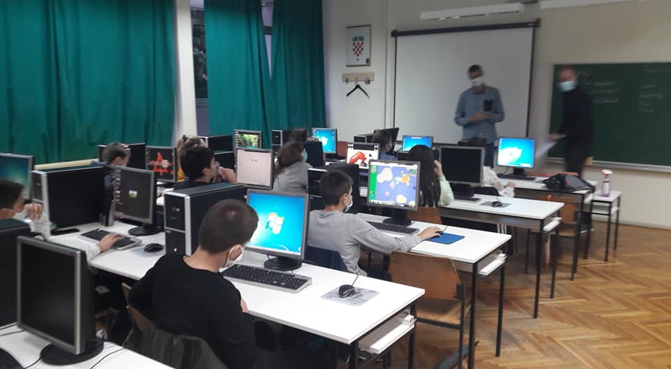 ROBOTIKA U SPLITSKIM ŠKOLAMA Učenici koristili modernu tehnologiju i upoznali se s elektronikom i programiranjem