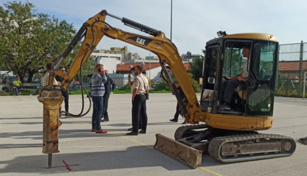 U Vrančićevoj vlasnik ograđuje svoje zemljište: Dok birokracija šuti, djeca ispaštaju