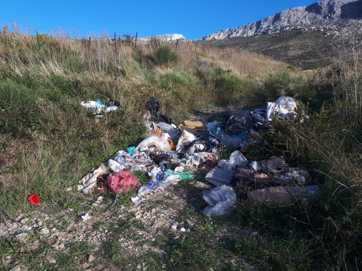 SRAMOTA NA ISTOKU SPLITA: Pogledajte kolike količne smeća su ostavljene u prirodi