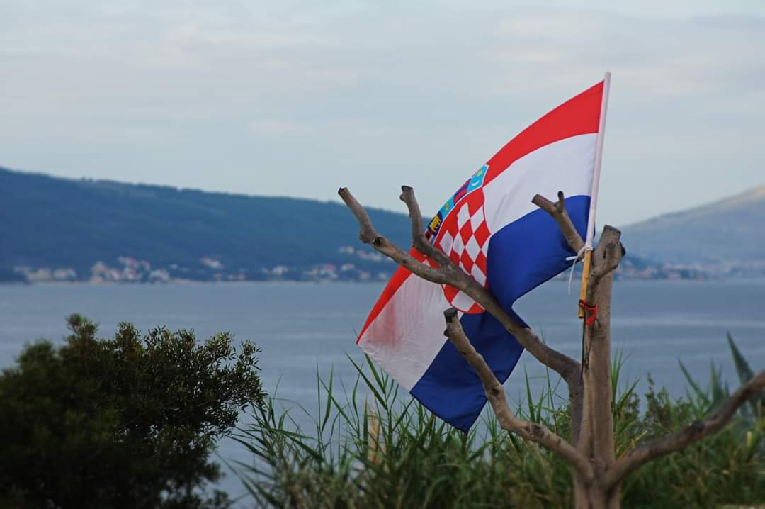 OBILJEŽEN DAN OBRANE GRADA SPLITA Kao i prije 29. godina na Kašjunima su odali počast Hrvatskim Braniteljima